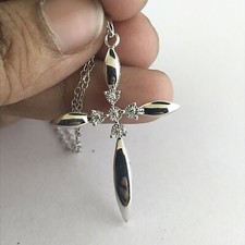 Splendido ciondolo croce donna diamante simulato tondo placcato oro bianco 14 carati