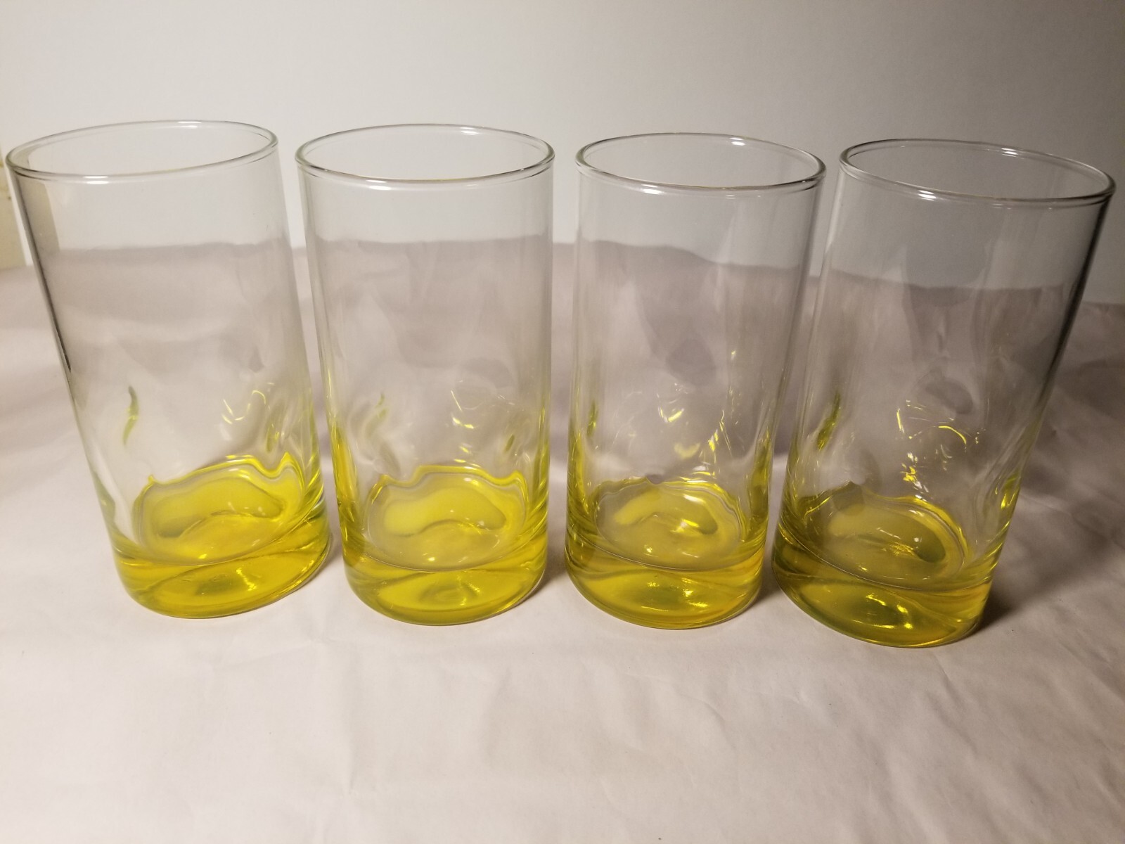 Set of 4 Yellow Dimple Bottom Water Drinking Glasses 16 oz. 5 1/2" x 3