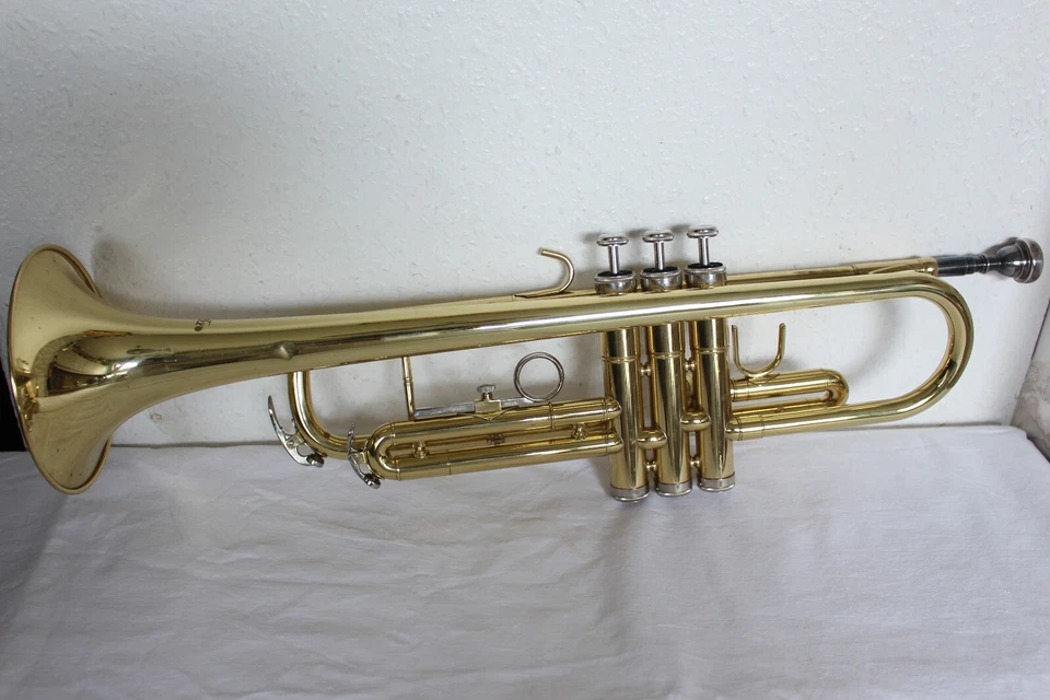 JAZZ TROMPETE MIT VERSILBERTEM MUNDSTÜCK UND KOFFER NEUWERTIGER ZUSTAND #11220 - Bild 4 von 4