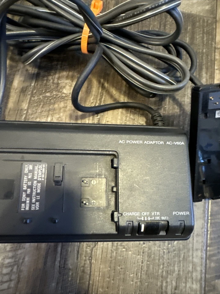 Cargador de batería Sony Handycam Video 8 CCD FX330 Adaptador de corriente Enchufe de pared AC-V60A Foto 2 de 4