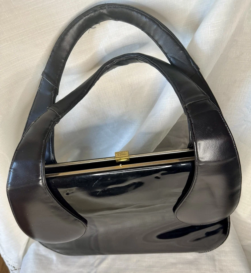 BOLSO DE MANO ESTRUCTURADO VINTAGE AÑOS 50-60 CHAROL NEGRO Y LATÓN Foto 3 de 4