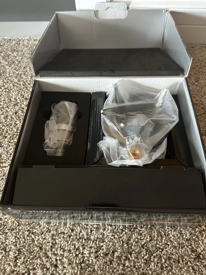 Neumon Berlin TLM 102 Studio Microphone with Shock Mount Brand New Never Used - Image 2 of 3