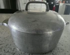 VINTAGE, WAGNER WARE SIDNEY "O"  MAGNALITE 4248-M , 5 QT, DUTCH OVEN WITH LID