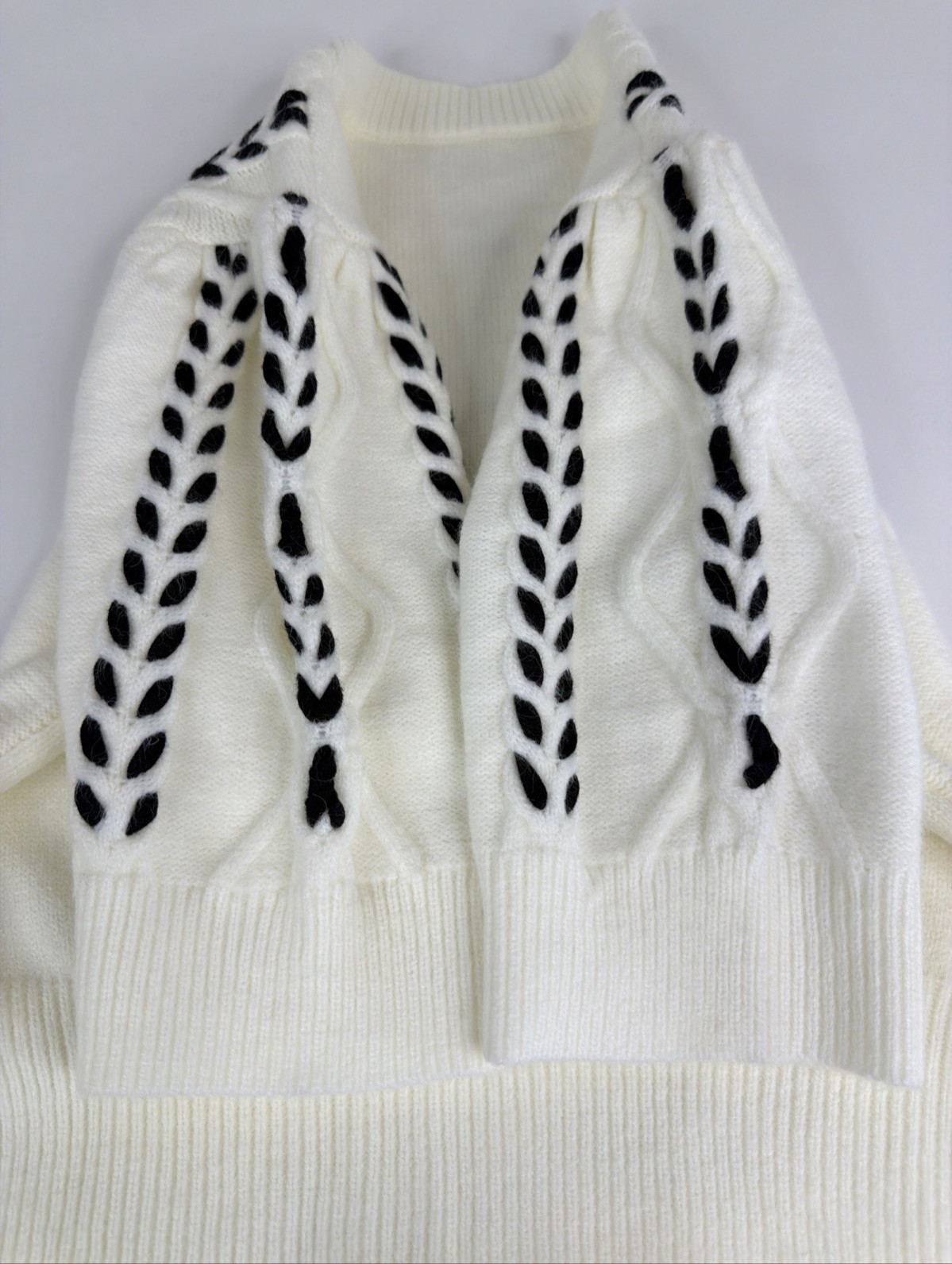 Commense Women’s Medium Contrast Binding Cable Kn… - image 17