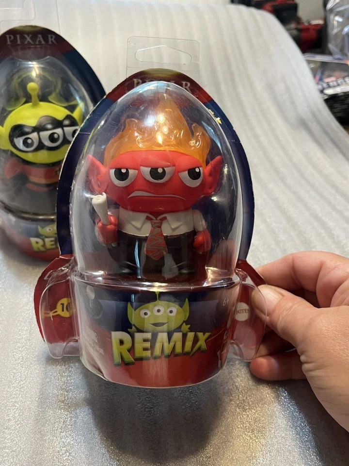 Lote de 2 bonecos fechados Pixar Remix #5 Mr. Incredible & #10 Anger Read All - Imagem 2 de 4
