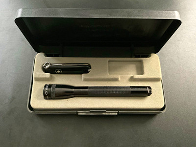 MAGLITE Mini Xenon + Victorinox Messer Set M3A49L -Neu mit Anleitung- Schwarz