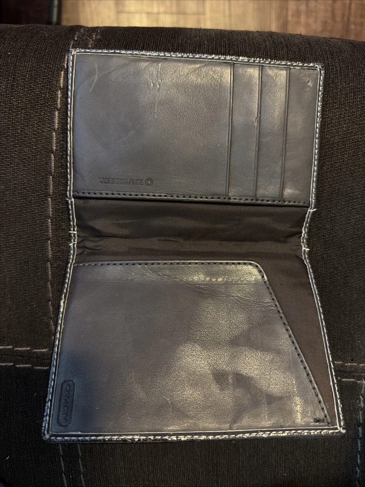 Estuche con soporte de viaje para pasaporte COACH usado en lona exclusiva Foto 4 de 4