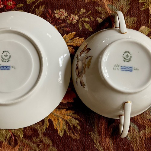 Royal Copenhagen ‘BROWN ROSES’ Cream Soup Bowls, 1960s PERFECT! (12 Available) - Picture 5 of 6