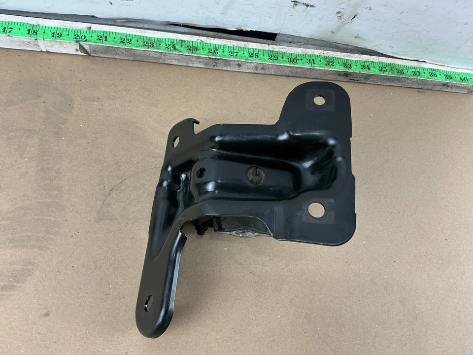 Suporte de motor dianteiro direito Jeep Liberty 2008-2012 52129480AC FABRICANTE DE EQUIPAMENTO ORIGINAL - Imagem 2 de 4