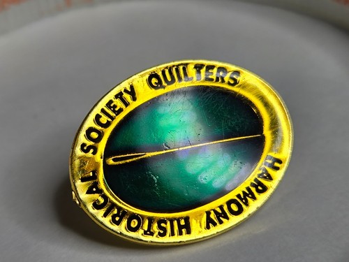 Vintage Pin Harmony Historical Society Quilters Needle - Picture 3 of 4