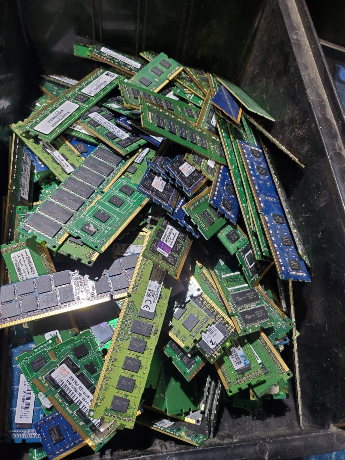 11.8 pounds of scrap memory with gold fingers -