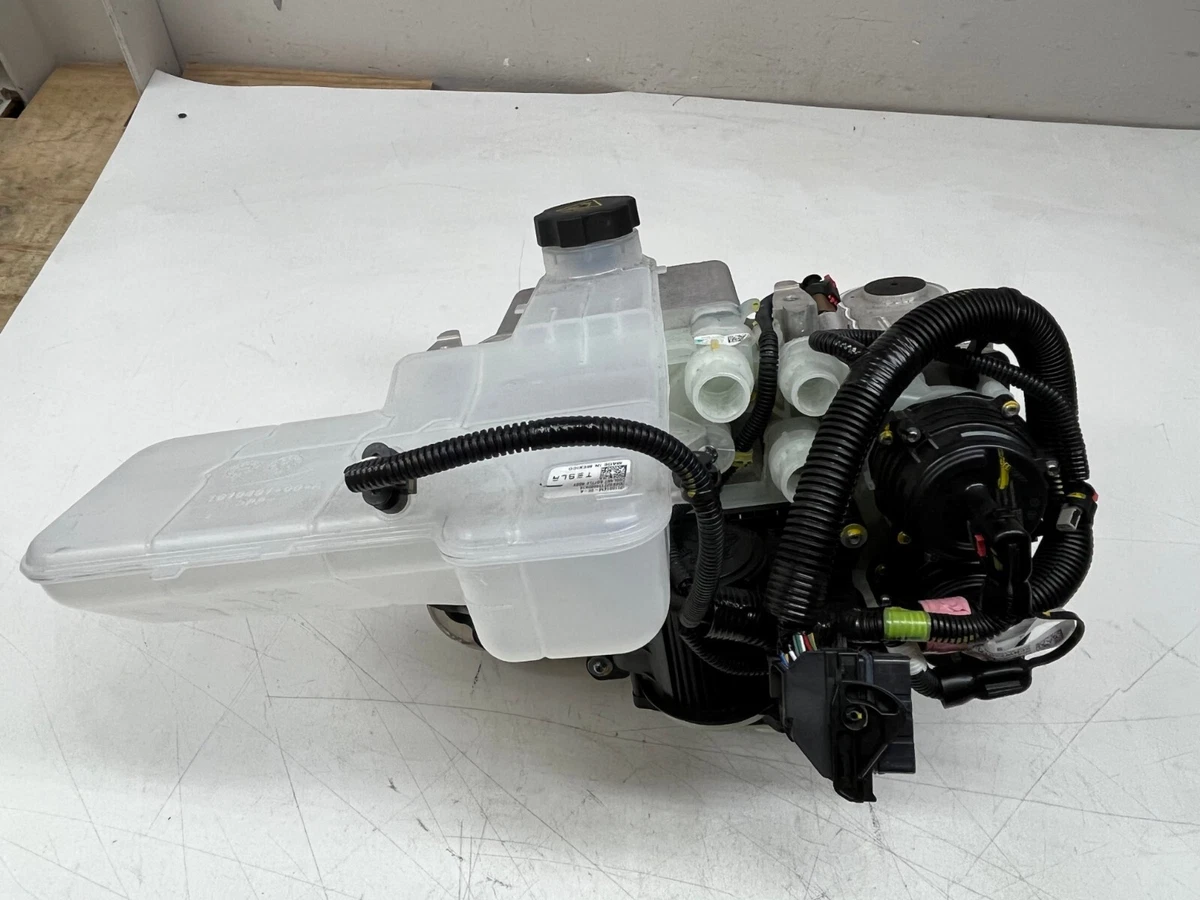 2021 TESLA MODEL S Plaid SUPERMANIFOLD COOLANT PUMP RESERVOIR OEM 
