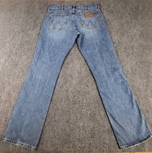 Wrangler Jeans Mens 33x35* Blue Denim Medium Wash Cowboy Cut Bootcut Western - Picture 10 of 14