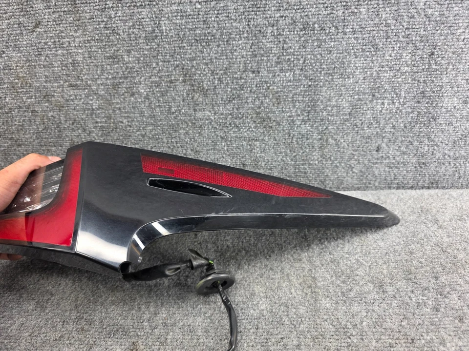 LEXUS 21-25 IS350 IS500 IS300 OEM REAR RIGHT LAMP BRAKE TAILLIGHT DAMAGE/NO LEAK - Image 4 of 4