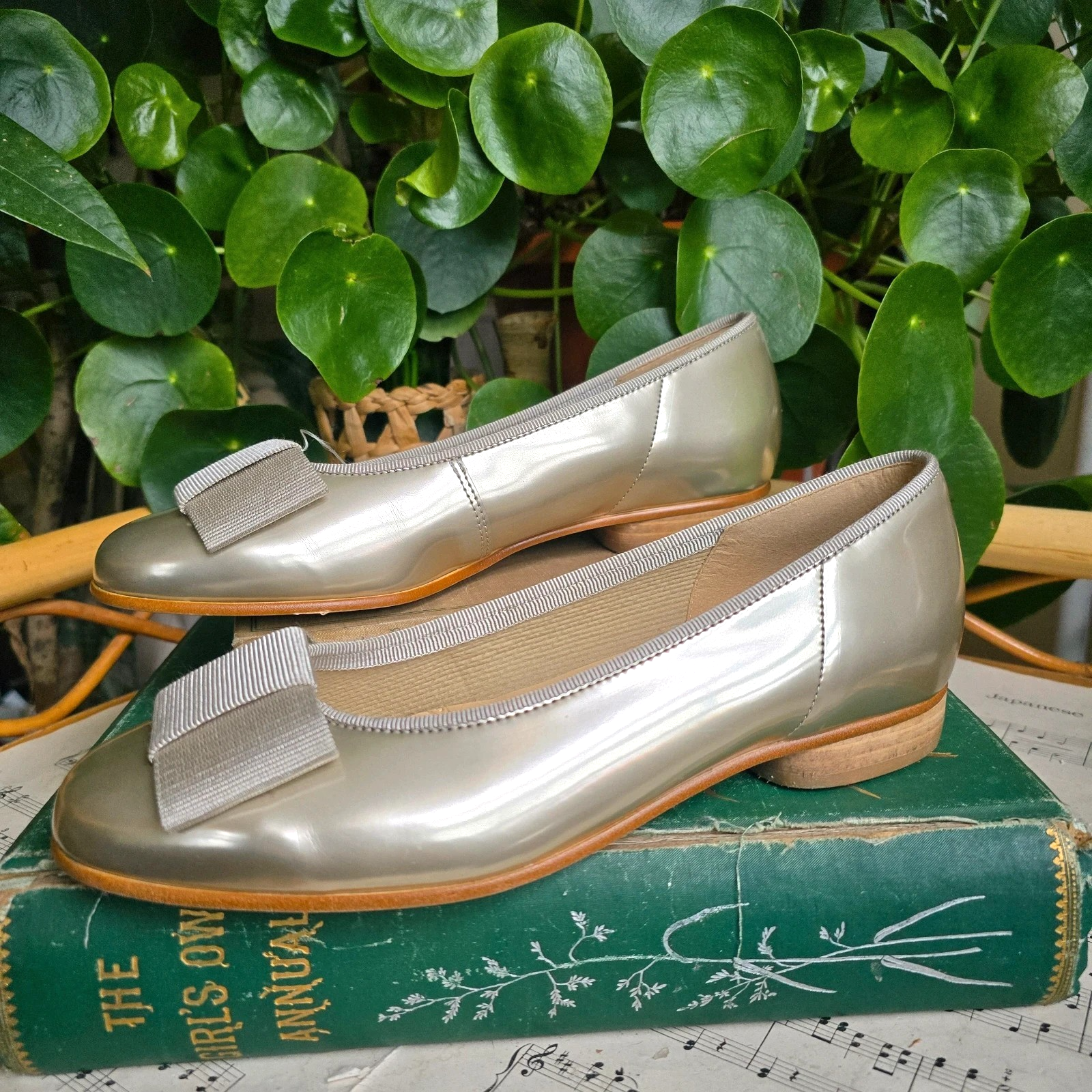 Gabor Assist Bow Tie Ballerina flats shoes womens golden size 5