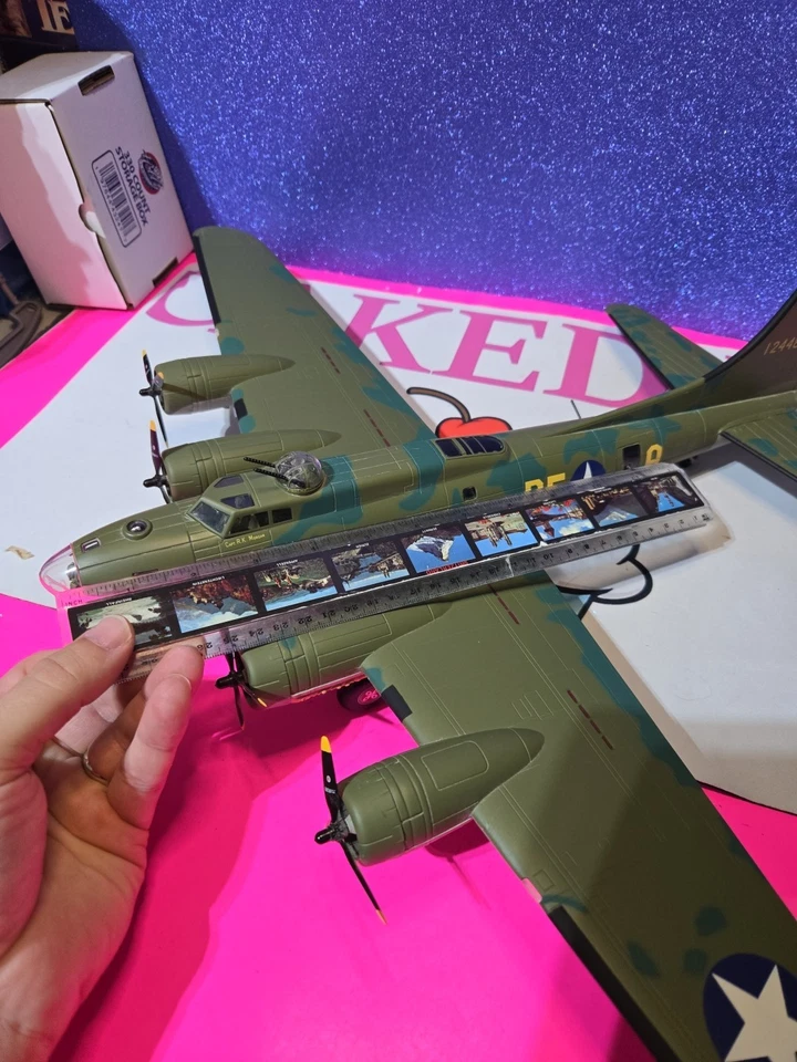 Franklin Mint Armour 1/48 B17 Bomber Flying Fortress ‘Memphis Belle’ RARE HTF - Image 3 of 4