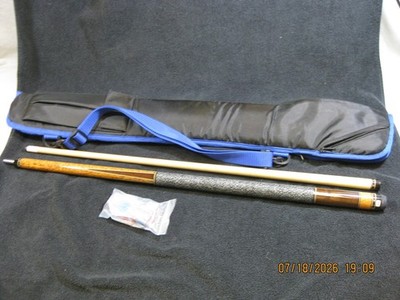 J&J Pool Cue 2 PIECE 20 oz 58'' with Case and 5 Pieces of Chalk