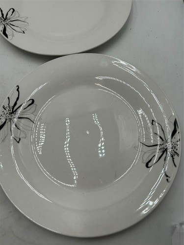 4) GRAYDON HALL DINNER PLATES BLACK ON WHITE FLORAL VGC - Picture 2 of 4
