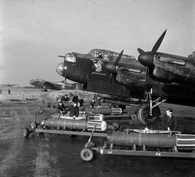 Bomber Command Base Mines & bombs being loaded onto Lancaster B- 1942 Old Photo
