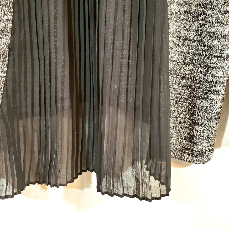 Suéter túnica Larry Levine preto e branco rayon/elastano plissado costas tamanho G - Imagem 4 de 4