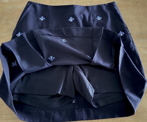 Women’s EP Pro SZ 4 Golf/Pickle Ball Skort Navy Pleats Pockets Embroidered Bees! - Picture 3 of 6