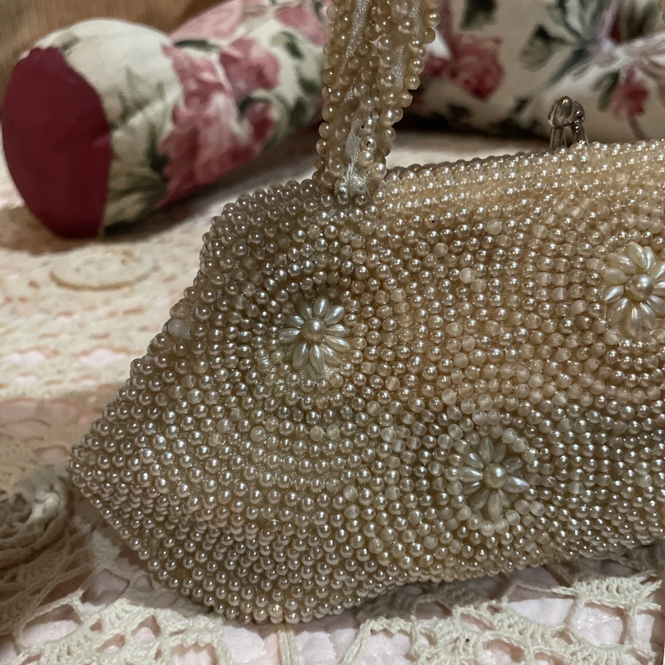 Antiguo monedero pequeño de señora de 1920, con cuentas, cerradura de beso, forrado de perlas satinadas, usado Foto 2 de 4