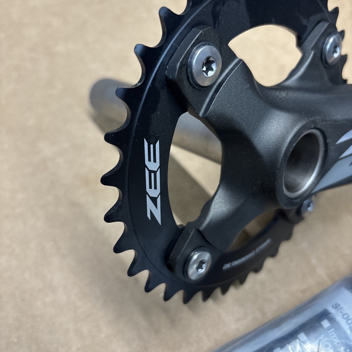 ワカメ Shimano Zee FC-M640/645 Mountain Bike Crankset 34t Single 175mm DH