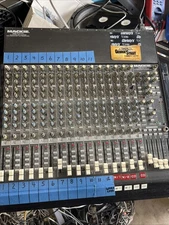 Mackie 1604-VLZ Pro 16-Channel Mic Line Mixer Pre-Amplifier
