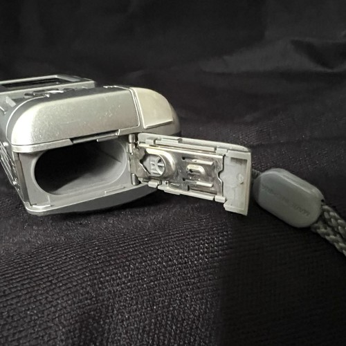 Olympus Camedia D-560 Zoom 3.2MP Digital Camera TESTED 16 MB Xd Picture Card SD - Picture 20 of 20