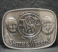XB19159 NOS VINTAGE 1977  125 YEARS SMITH  WESSON  FIREARMS BELT BUCKLE