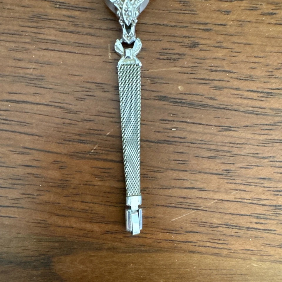 Delicado reloj vintage Bulova años 60 Diamond Dream damas cóctel suizo 10K RGP Foto 2 de 4