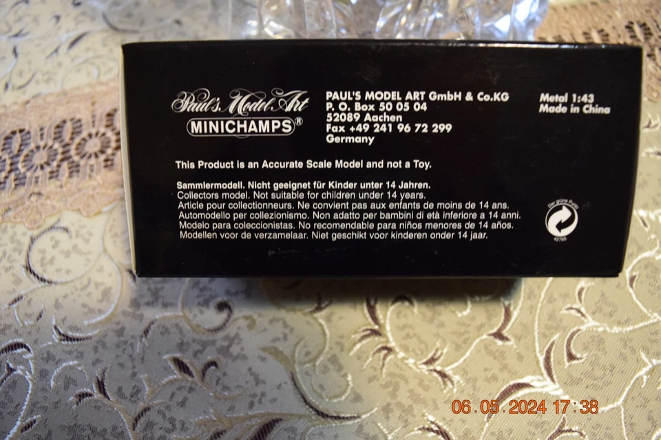 Mercedes-Benz 190E Silbergrau Minichamps [400 034101] - Image 4 of 4