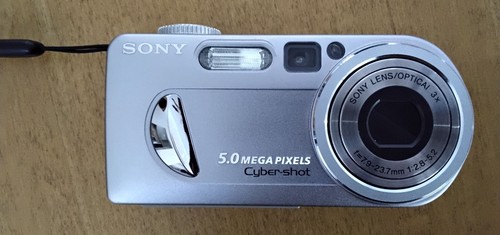Sony DSC-P10 5.0 MP Compact Digital Camera with Marine Pack, Case, Tripod, etc. - Picture 5 of 9