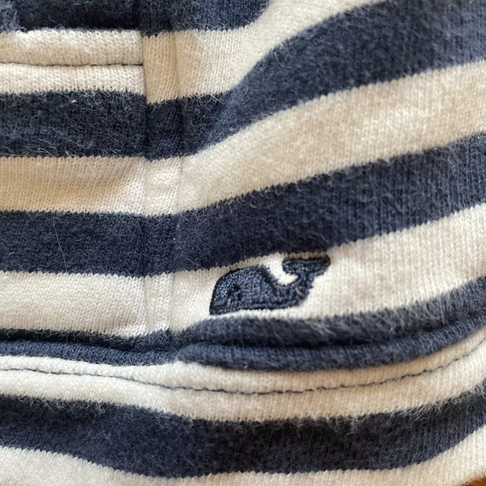 Top para mujer Vineyard Vines azul marino a rayas medianas cuello embudo bolsillo canguro Foto 3 de 4