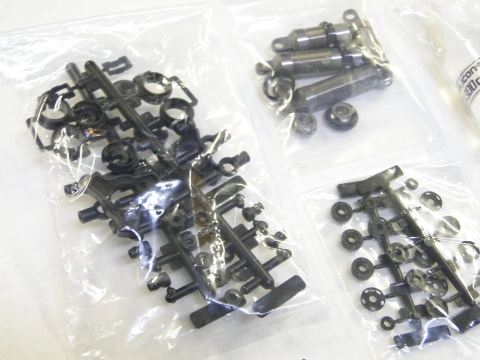 NEW KYOSHO ULTIMA '87 WC Shocks Set Front & Rear GUNMETAL WORLDS KU18 - Image 2 of 4