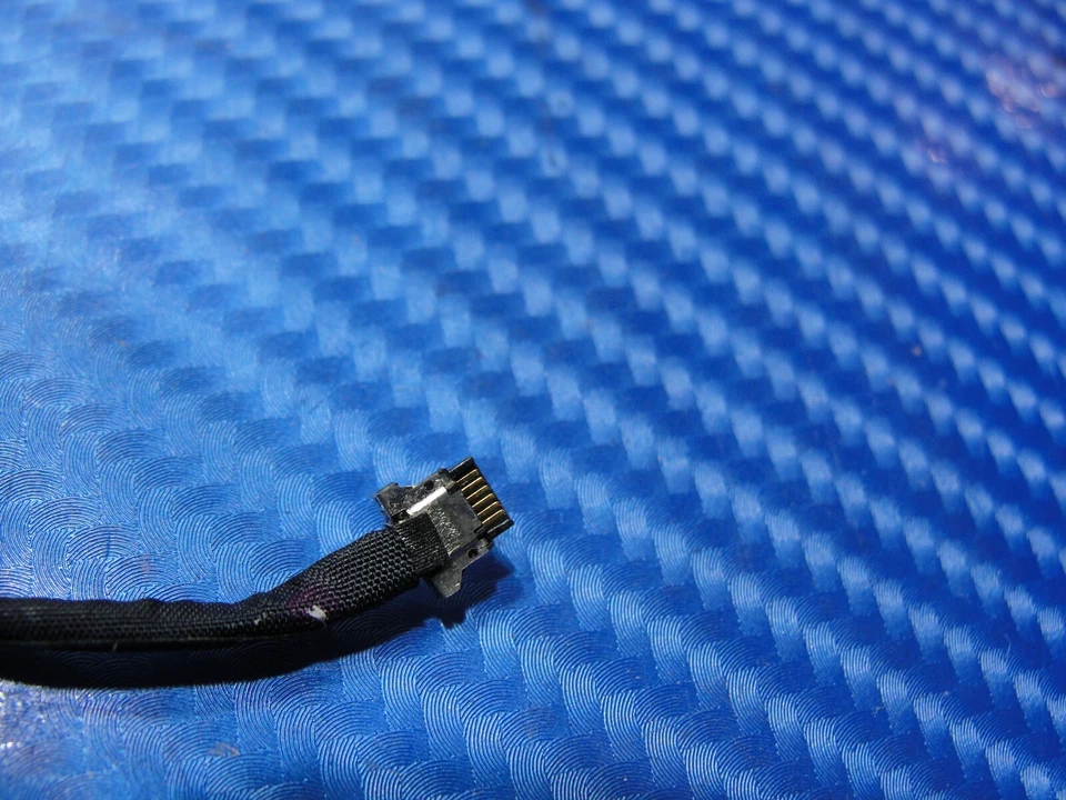 MacBook Pro A1297 17" Early 2010 MC024LL/A LCD Screen Assembly 661-5470 - Image 4 of 4