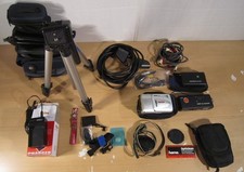 Interessantes Konvolut Kamera Zubehör incl. 2 Fotoapparate plus Stativ