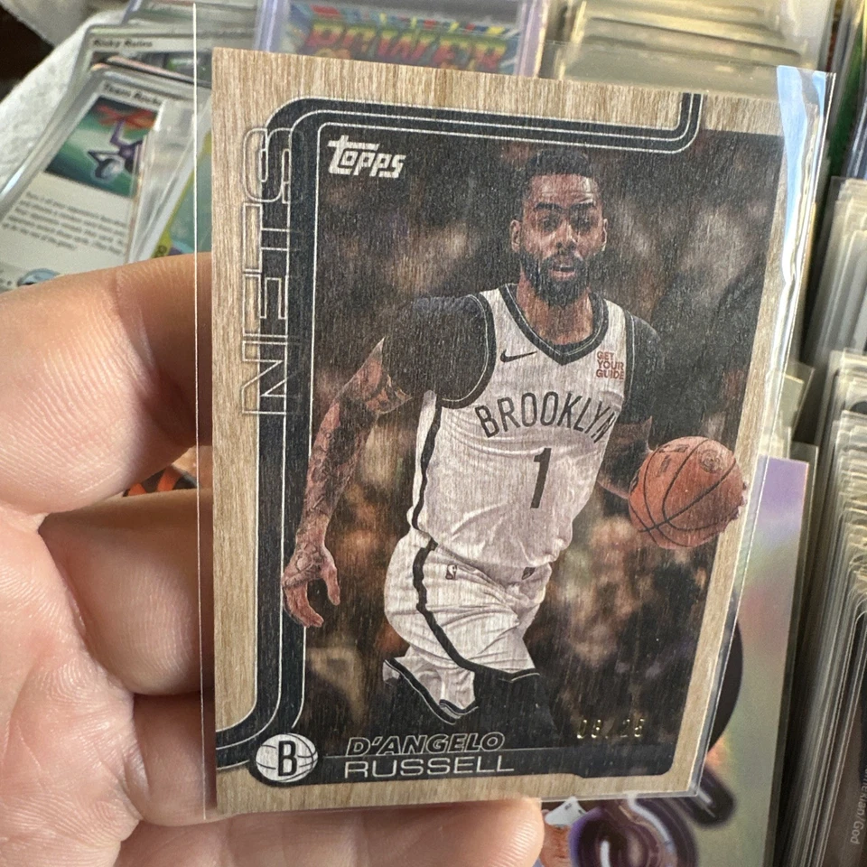 Topps Baloncesto 2025-26 D’Angelo Russell 08/25 #8 Madera Paralelo SSP Foto 3 de 4