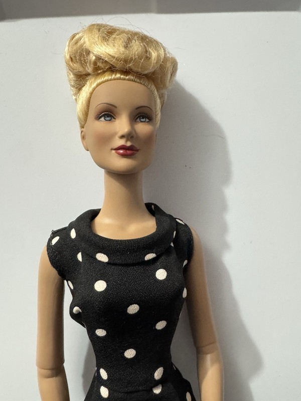 Tonner 16” Betty Doll Brenda Starr ***READ***