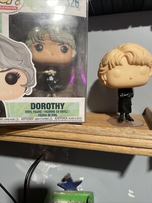 Prototype +  Funko Pop The Golden Girls Dorothy 326