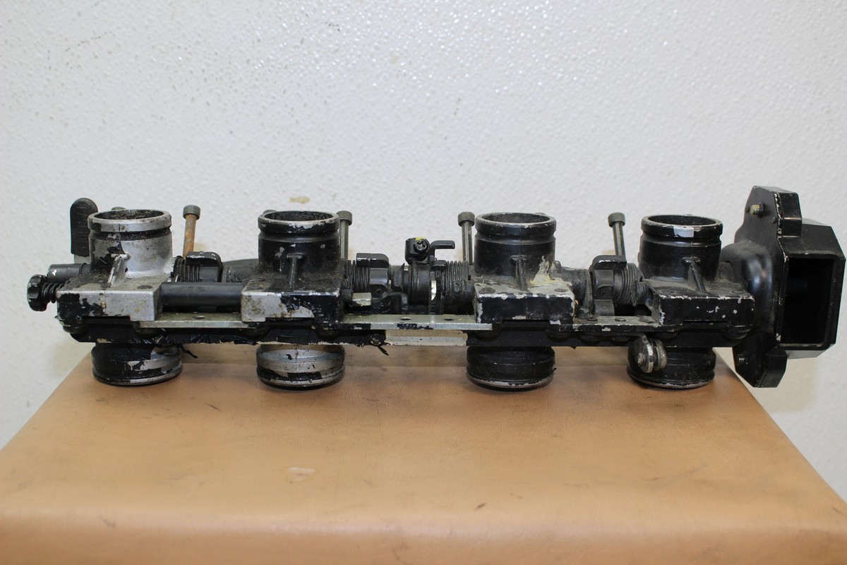 1985 1984 KAWASAKI GPZ ZX750 E2 THROTTLE BODY FUEL TOP RAIL no