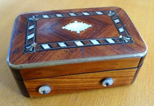 Ancienne petite boite à musique XIX -ème 2 airs bois nacre marqueté