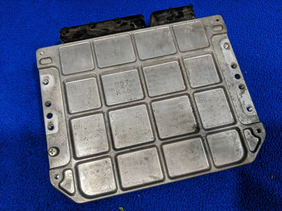 Módulo de control electrónico del motor híbrido 89981-30201 2011 Lexus GS450H ecu Foto 4 de 4