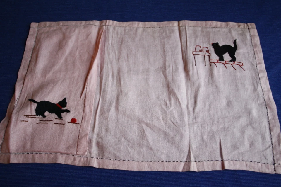 Porte ou range serviette en lin rose + sa serviette décor de chat N°14 - Photo 4/4