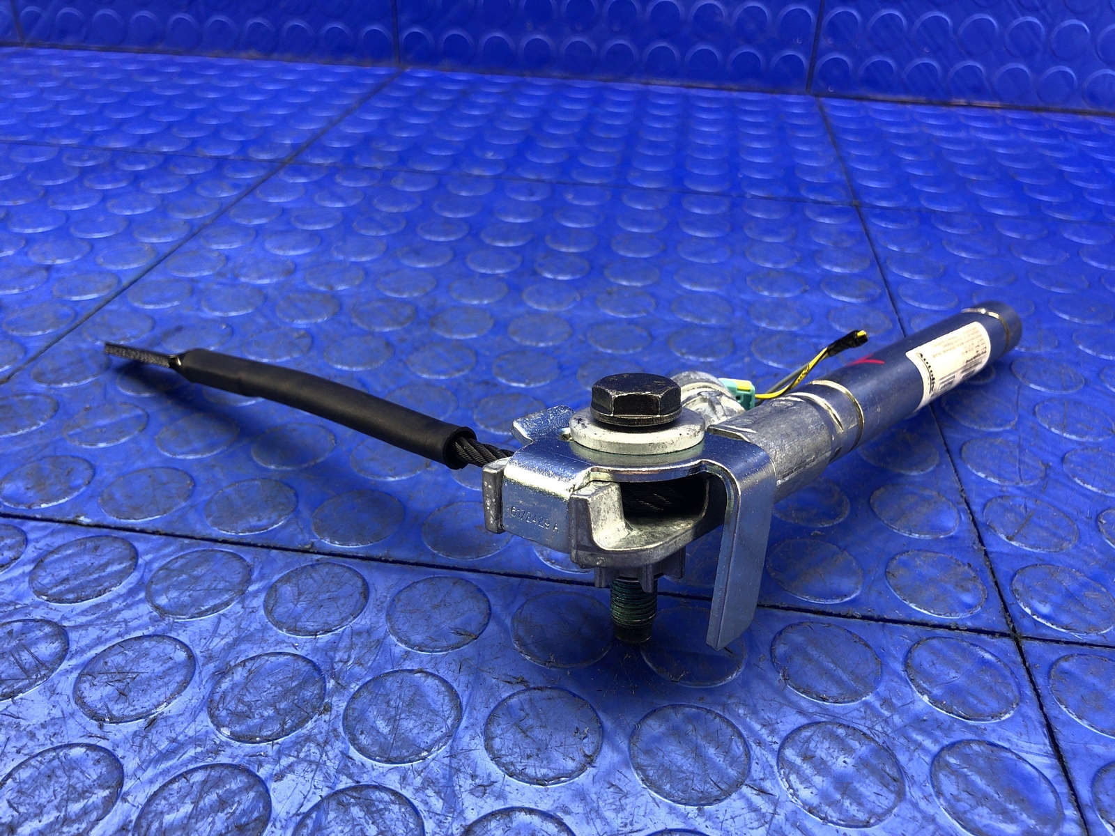 2017-2022 MASERATI LEVANTE OEM FRONT LEFT SEATBELT PRETENSIONER 06700395800