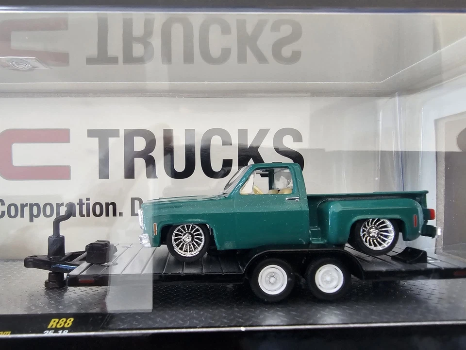 Transportadores automáticos M2 Machines 1973 Gmc Sierra 3500 y 1976 Gmc Sierra Grande 15 personalizados Foto 3 de 4