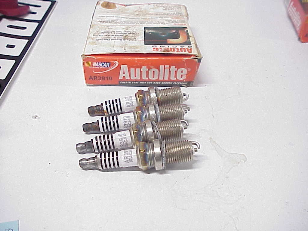 4 NEW Autolite AR3910 High Performance Racing Copper Core Spark Plugs