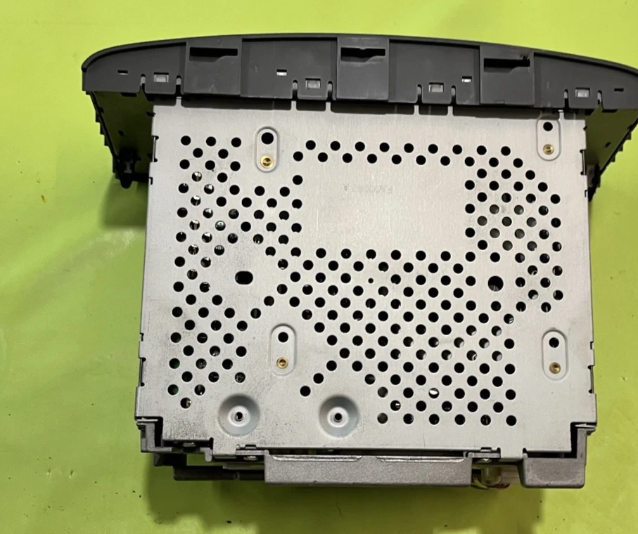 Autoradio / TOYOTA AVENSIS 2 . T250 / 8612005081 / CQMS6571LC - Photo 4/4