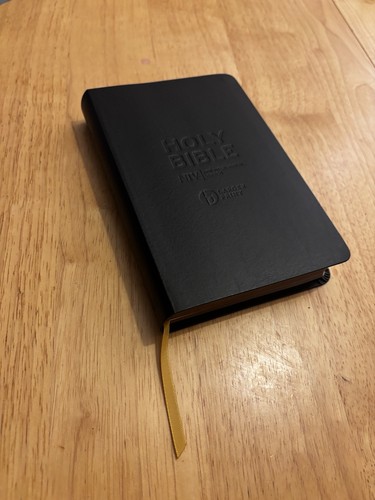 NIV, Larger Print, Personal Size Bible, Black Leather - Picture 4 of 14
