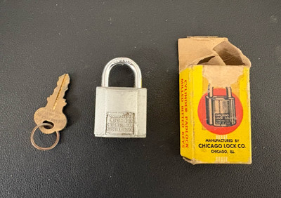 Vintage Chicago Lock Co. One Cylinder Padlock # 740 1 Working Key Original Box